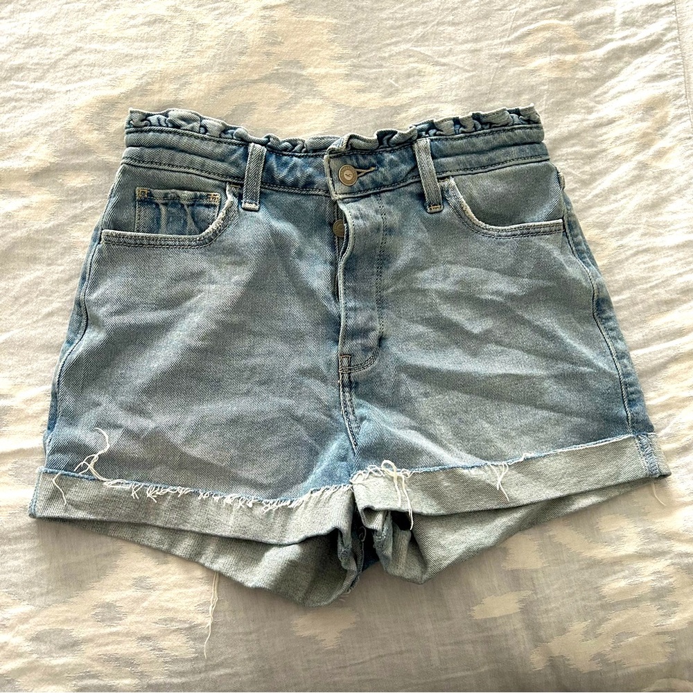 Hollister size 28 Denim light Blue Women's Shorts raw edge hem button fly EUC!